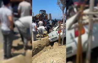 Arsuz’da orta refüje devrilen otomobilin sürücüsü...