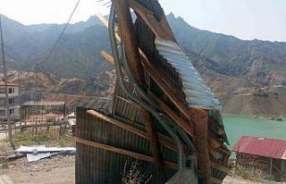 Artvin’de fırtına ve sağanak yağış tahribata...