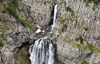 Artvin’in saklı güzelliği: Bazgiret Şelalesi...
