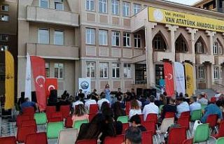 Atatürk Lisesi mezunları ikinci kez bir araya geldi