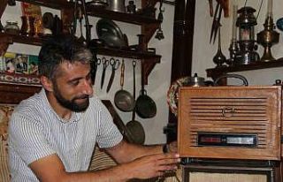 Atık malzemeler nostaljik radyolara dönüşüyor