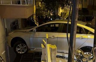 Avcılar’da fren yerine gaza basan kadın sürücü...