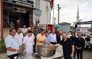 Bafra Madeni Sanatkarlar Odası 2 bin kişiye aşure...