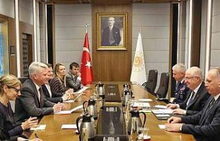 Bakan Güler, BAE Systems Genel Müdürü Woodburn...