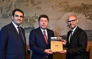 Bakan Tunç, Barış Sarayı’nda incelemelerde bulundu