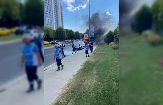 Bakırköy’de bir araç alev alev yandı