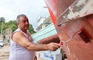 Balıkçılar, teknelerini yeni sezona hazırlıyor