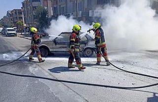 Balıkesir’de LPG’li TOFAŞ marka araç yol ortasında...