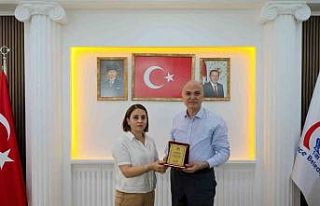 Başarılı müdürlere plaket verildi