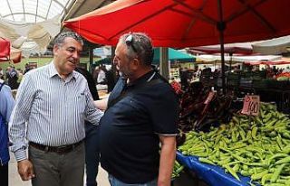 Başkan Demir, Semt pazarını ziyaret etti