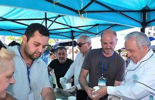 Başkan Şadi Özdemir’den aşure ikramı