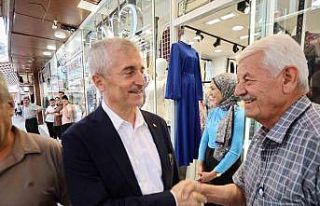 Başkan Tahmazoğlu vatandaş ve esnaf ile iç içe