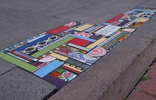 Başkent sokaklarındaki çatlaklar mozaikle renklendirildi