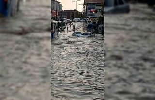 Başkentte sağanak yağış hayatı olumsuz etkiledi