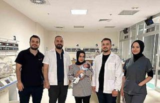 Batman’da 900 gram dünyaya gelen bebek, 2 kiloya...