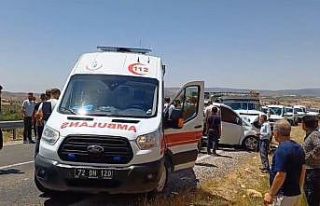 Batman’da iki aracın çarpıştığı kazada 2...