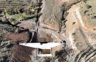 Bayburt Alaca köyünde taşkın kontrol inşaatı...