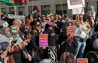 Berlin’deki Mısır Büyükelçiliği önünde "Gazze"...