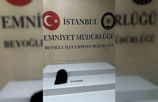 Beyoğlu’nda motosikletli saldırganlar, mobilyacıya...