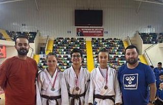 Bilecikli judocular Balıkesir’de madalyaları topladı