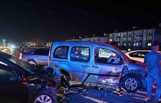 Bitlis’te trafik kazası: 6’sı çocuk 14 kişi...