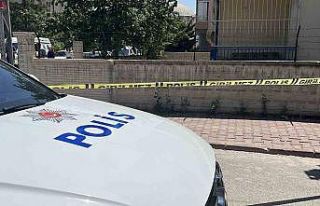 Boşanma aşamasındaki eşini bıçakladı