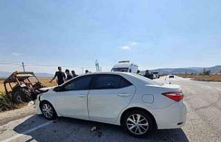 Burdur-Fethiye kara yolunda traktör ile otomobil...