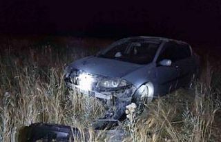 Burdur’da otomobil tarlaya uçtu: 2 yaralı