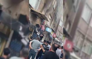 Bursa’da evde çıkan yangında alevlerin arasında...