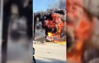 Bursa’da ihracat deposu alevlere teslim oldu