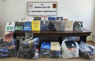 Bursa’da kaçak kıyafet taşıyan sürücü yakalandı