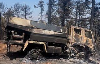 Bursa’daki yangında bir kamyon alevlerin arasında...