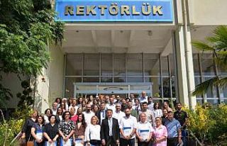 BUÜ’de başarılı akademisyenler ödüllendirildi