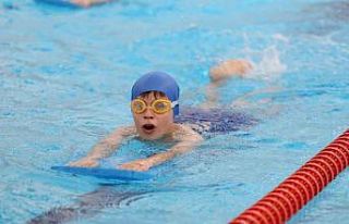 Büyükşehir Yaz Okulları’nda minik yüzücülerin...