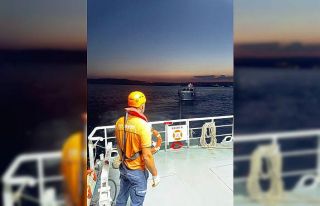 Çanakkale Boğazı’nda sürüklenen teknedeki 6...