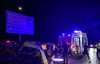 Çanakkale’de iki otomobil çarpıştı: 1’i ağır...