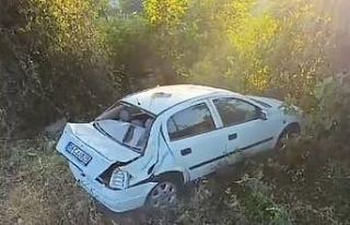 Çaycuma’da otomobil direksiyon hakimiyetini kaybetti,...