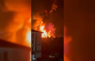 Çekmeköy’de fabrika yangını: Yanan fabrika havadan...