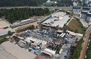 Çekmeköy’de yanarak küle dönen sünger fabrikası...