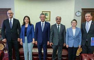 CHP lideri Özel, DEM heyetini kabul etti