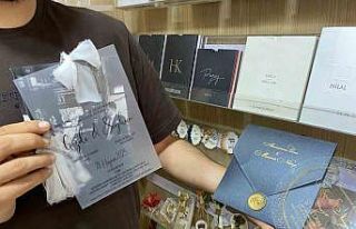 Çiftleri çizgi film karakteri gibi resmederek düğün...