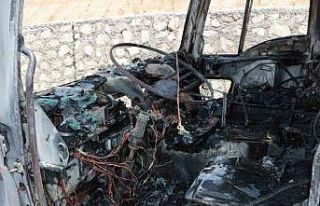 Cizre’de seyir halindeki tır alevlere teslim oldu