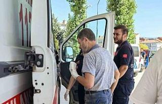 Çocuğuna uçurtma yaparken parmakları kopan babaya...