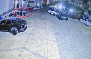 Çocuklar arasındaki kavgaya silahla müdahale eden...