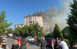 Çorlu’da apartman çatısı alev alev yandı