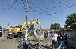 Çorlu’da metruk binalar yıkıldı