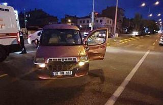 Çorum’da hafif ticari araçla çarpışan motosikletin...