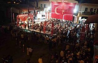 Demirci’de demokrasi nöbeti