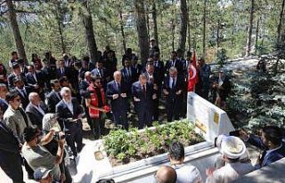 Demokrasi Ve Milli Birlik Günü’nde şehitler dualarla...