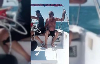 Denizde boğulma tehlikesi geçiren şahsı vatandaşlar...